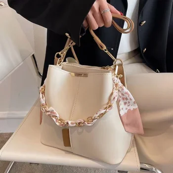 Nuova borsa a tracolla da donna di moda di lusso Borsa a secchiello di grande capacità con borsa a tracolla con catena a nastro per pendolarismo