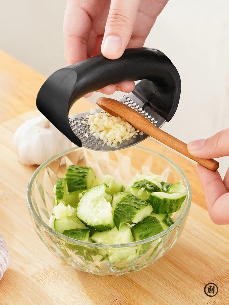 Description Picture 6 of itemStainless Steel Garlic Press Crusher Manual Garlic Mincer Chopping Garlic Tool Fruit Vegetable Tools Kitchen Accessories Gadget