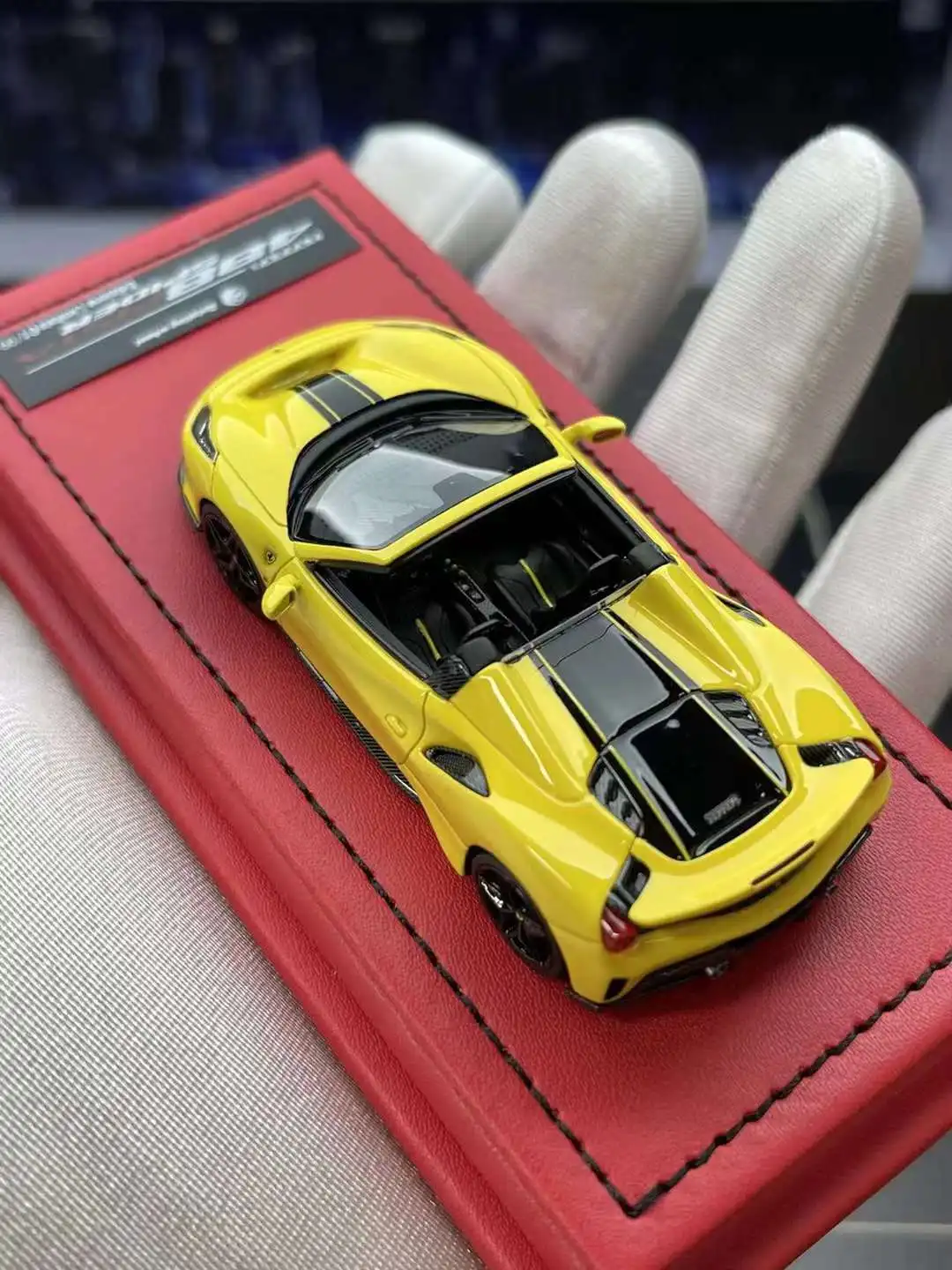 Rotating wheel 1:64 resin car model 488 pista yellow RW