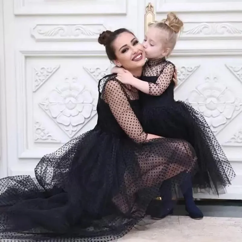 

Simple Black High Low Mother Daughter Dresses Dots Tulle Flower Girl Dresses For Wedding Little Girls Pageant Gowns