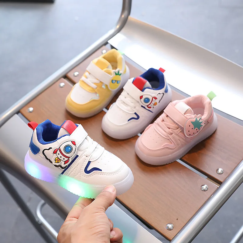 

Lighted Baby Shoes Boys' Cricket Shoes Girls' Casual Shoes Preschool LED Flashing Shoes Infants' Crash Avoidance Walking Shoes