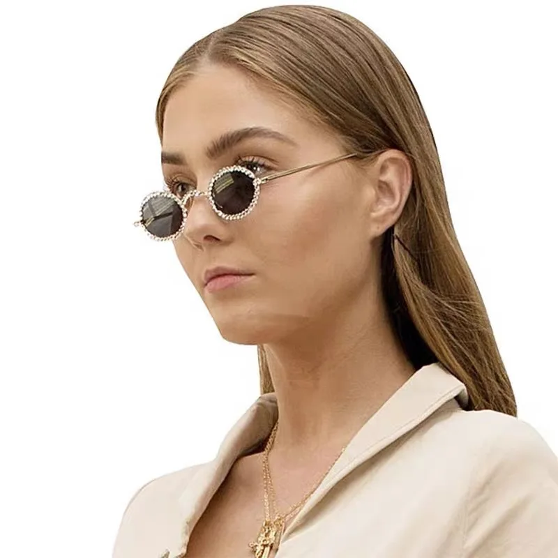 

New Summer Fashion Women's Sunglasses Personalized Metal Frame Eyewear Women's Rhinestone Sun Glasses UV400 Oculos De Sol