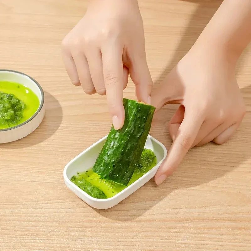 1pc Plastic Manual Garlic Grinder Ginger Grinder Used For Making Vegetable Puree Household Kitchen Tool garlic press