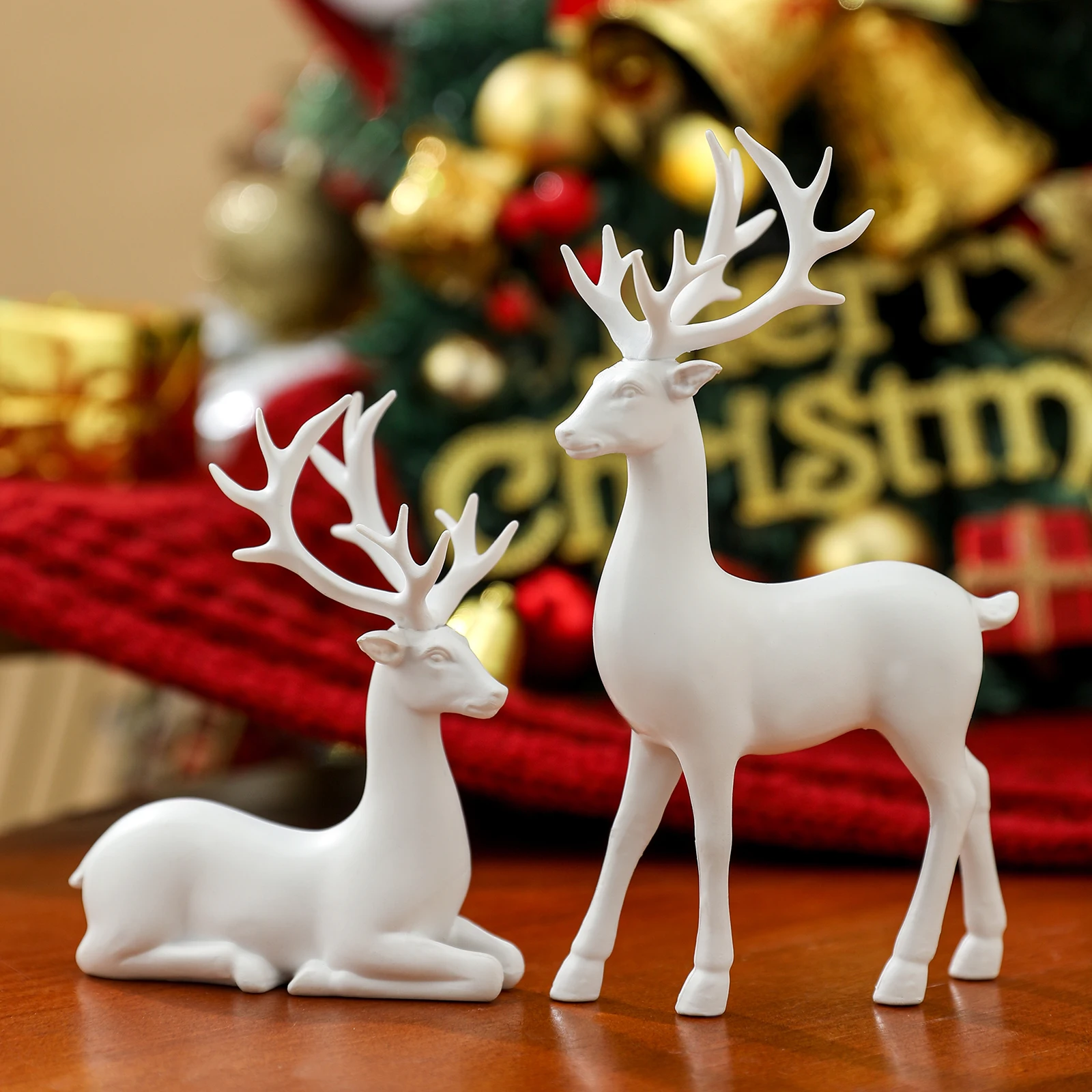 2-Piece Christmas Reindeer Resin Figurines 2