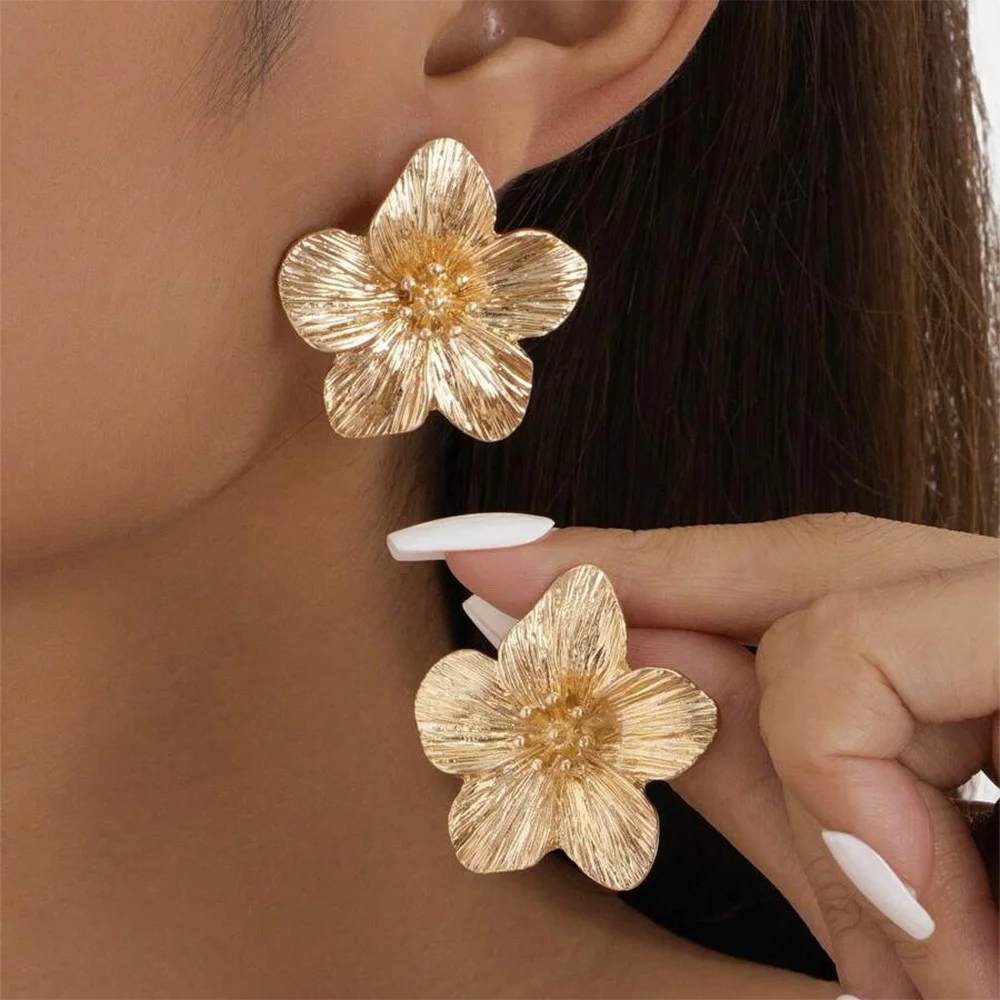 Exaggerated Gold Color Metal Flower Stud Earrings For Women French Style Retro Design Statement Earring Daily Wear Jewelry Gifts