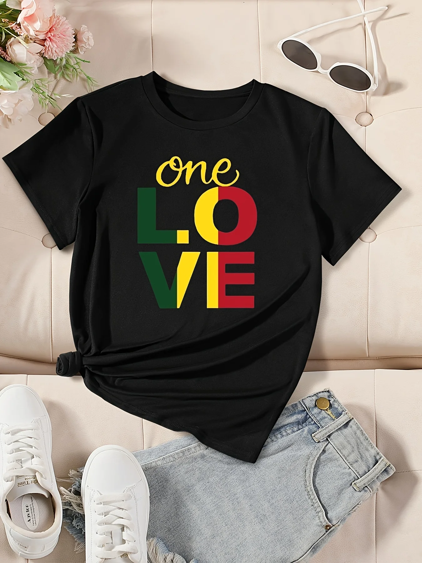 Рисунок 4 - Футболка с надписью One LOVE
