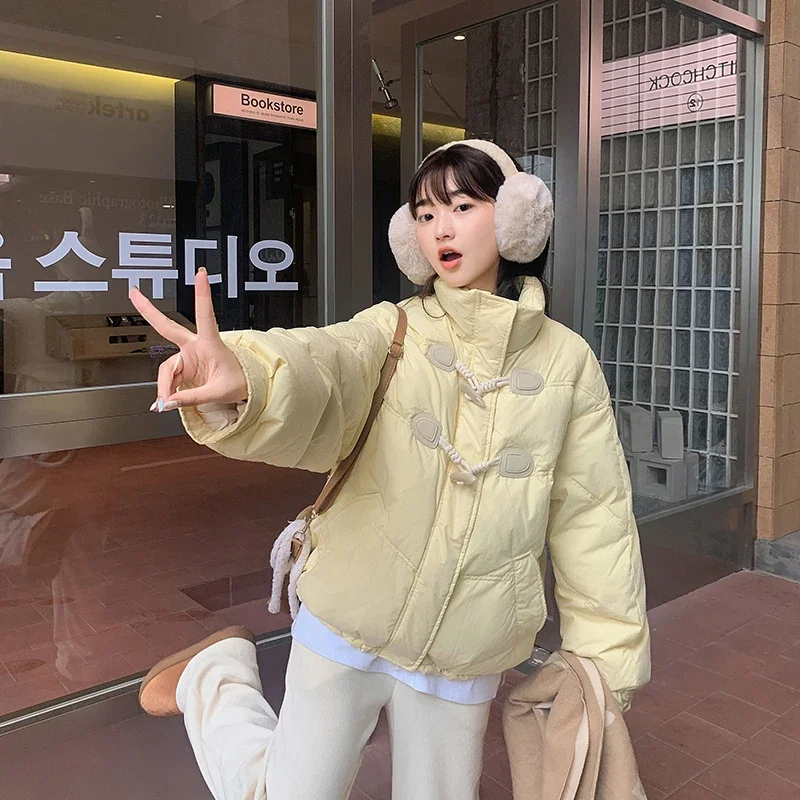 Рисунок 2 - Женская короткая куртка с воротником-стойкой