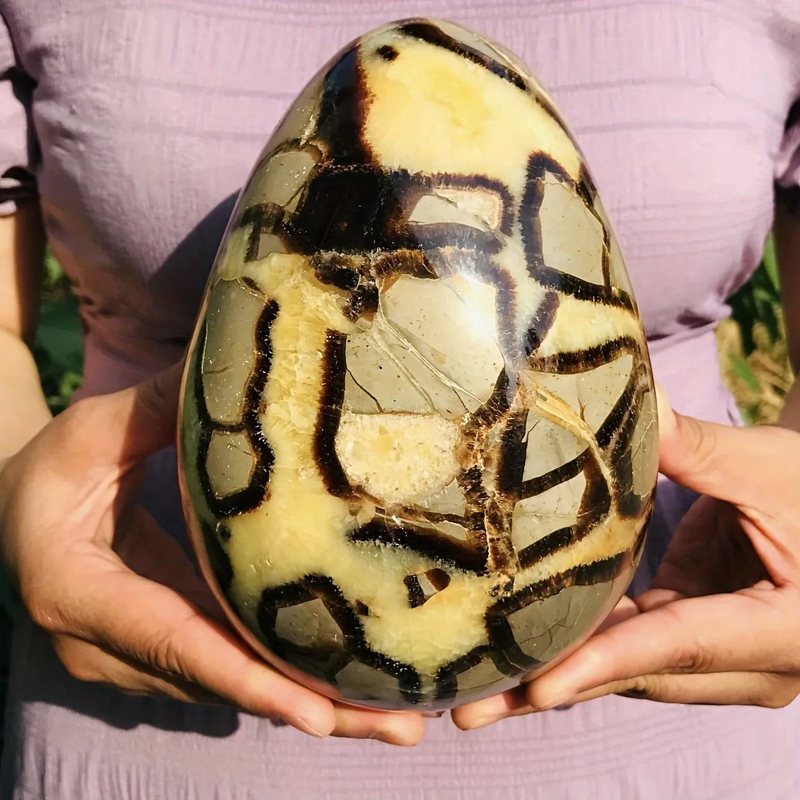 1 piece of 50mm natural geometric egg polished crystal stone for collection. Mineral specimen and healing crystal ornament