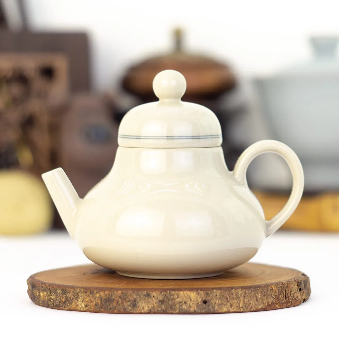 Чайники для церемонии. Китайский чайник для чайных церемоний. Керамический поднос для заварника. Чайник для пуэра глиняный с порами. Ча ху чайник.