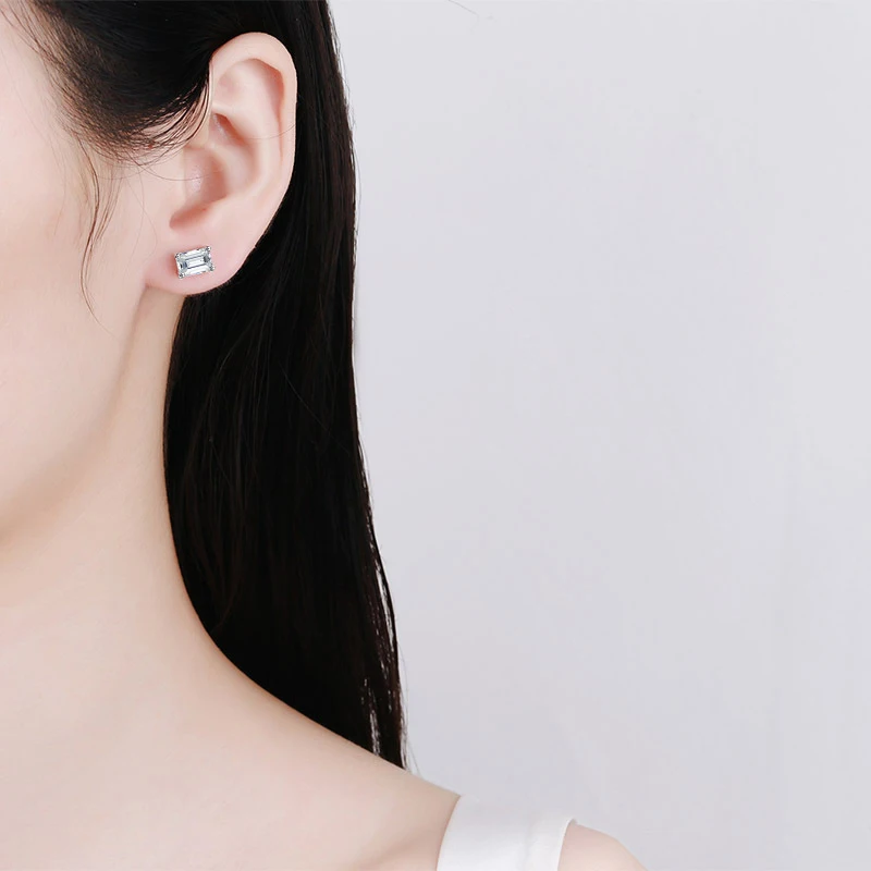 Moissanite Stud Earrings - Gift Box