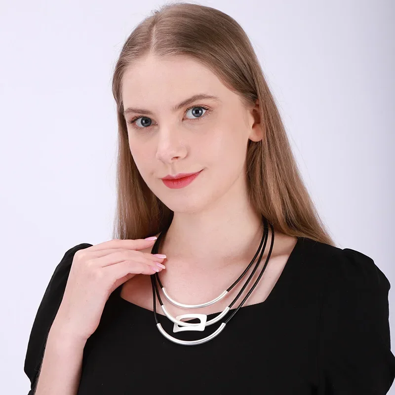 

New Multi-layer Neutral Collarbone Chain Metal Personality Exaggerated Style Jewelry Fashionable And High-end Feeling