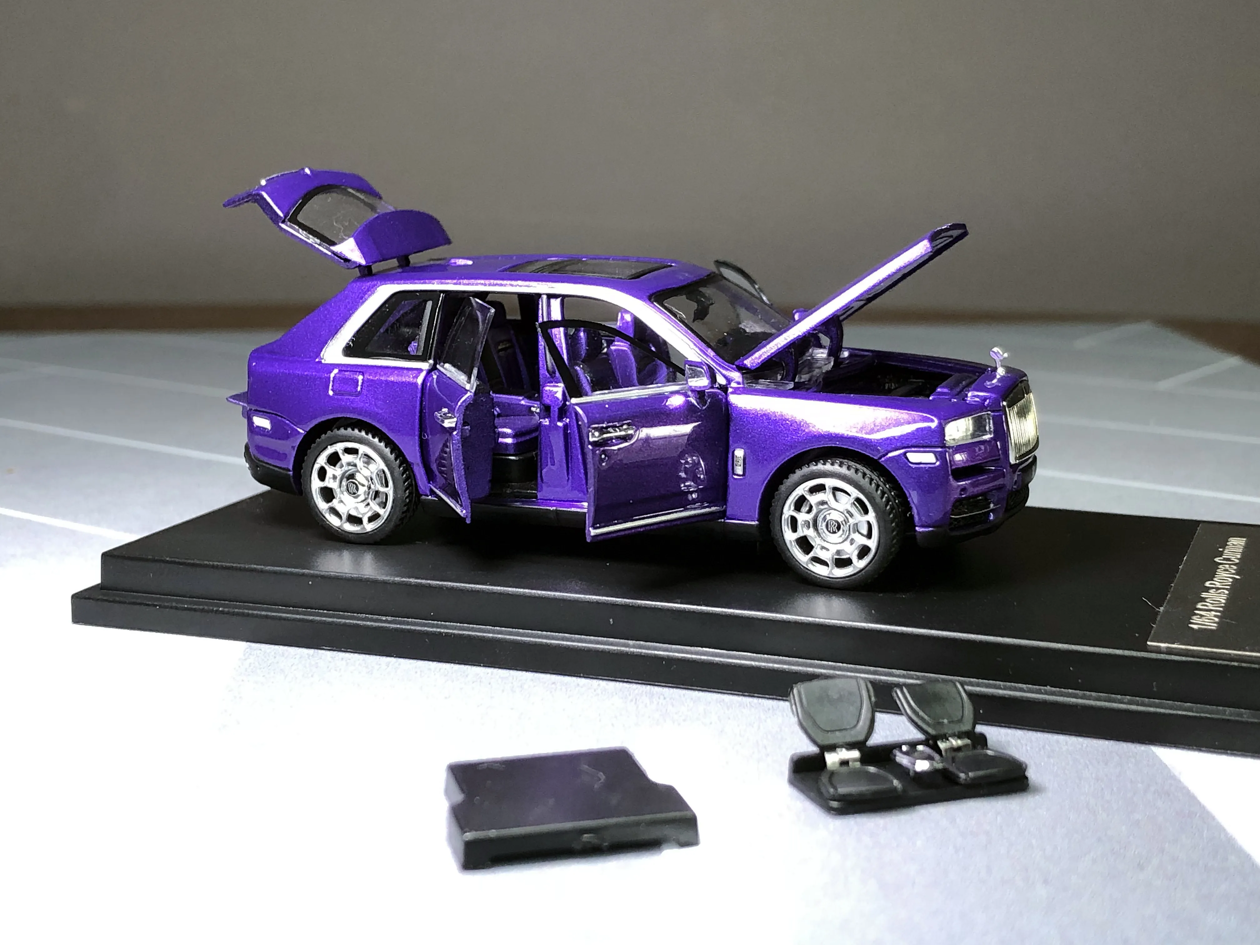 

DCM 1:64 Cullinan purple Diecast Model Car Collection Limited Edition Hobby Toys