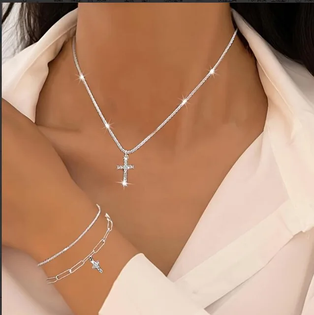 Conjunto de pulseira cruzada de cor prata brilhante para mulheres moda  dupla camada céu estrelado.