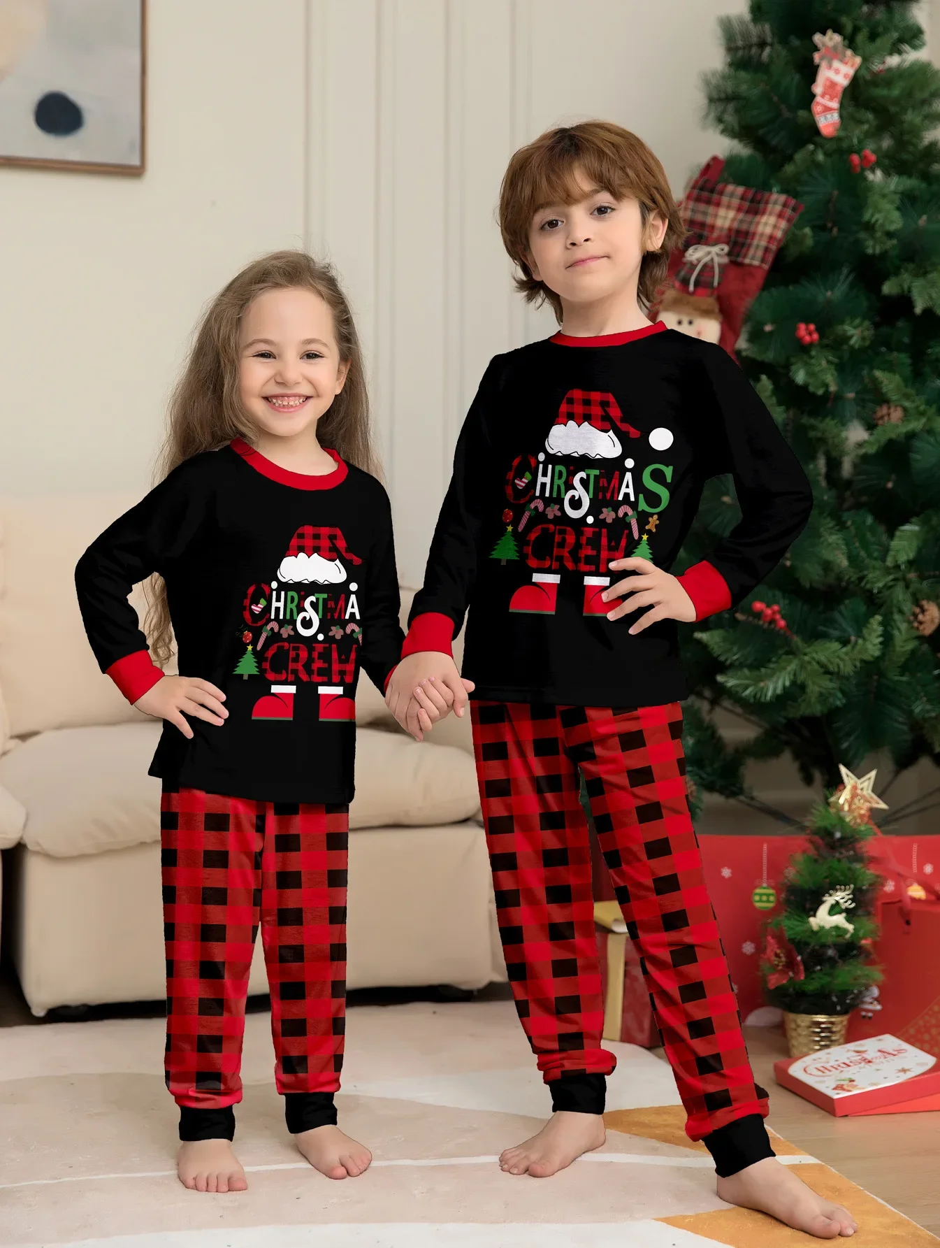 thumbnail image 4 of Conjunto de pijamas familiares de 2 piezas con estampado navideño para mamá, papá y niños, ropa de Año Nuevo 2024, ropa de estar por casa, look navideño, 4 of 5