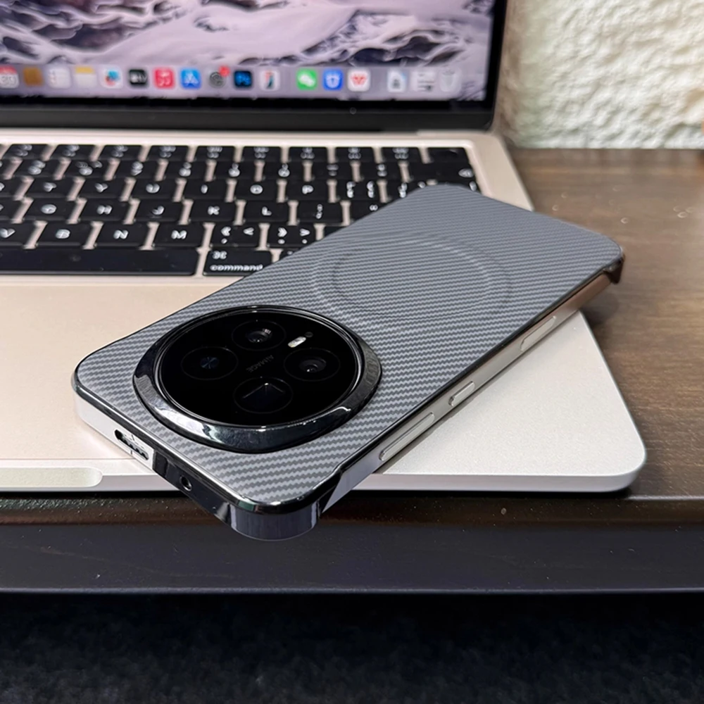 Sleek Frameless Carbon Fiber Pattern Hard Shell with Magnetic Wireless Charging Compatibility