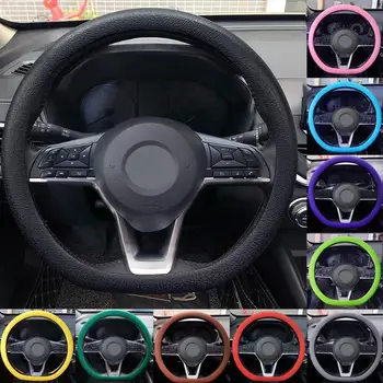 Copri volante in silicone antiscivolo con elastico estensibile per migliorare il design interno e la presa confortevole.