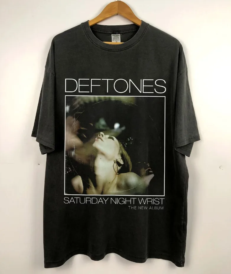 Deftones 'Saturday Night Wrist' (Nero) T-Shirt - NUOVO E UFFICIALE