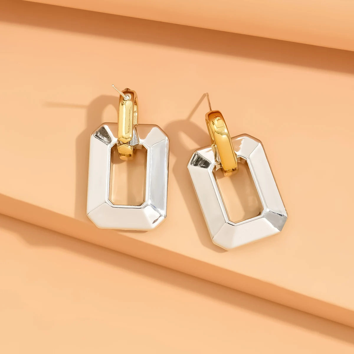 Vintage Geometric Metallic Color Acrylic Y2K Stud Earrings for Women Frost Spray Leather Fashion Earnail Style