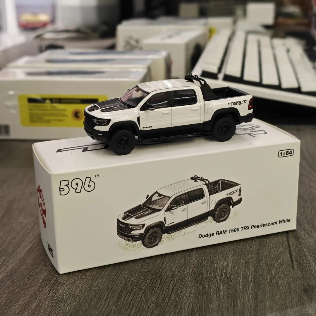 Novo em Estoque 596 1:64 Dodge Ram 1500 Trx Pickup Miniatura em