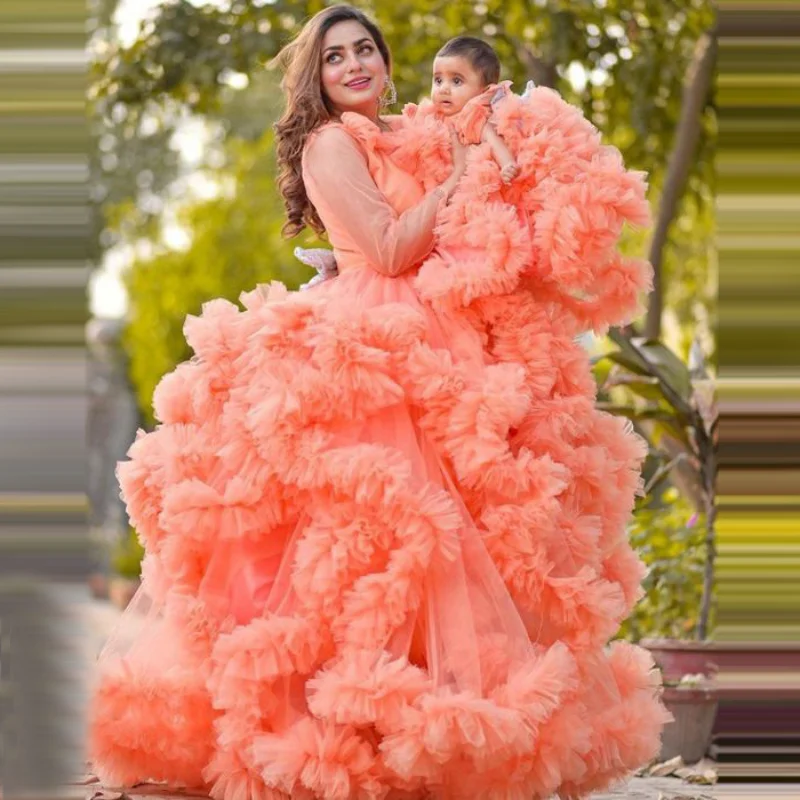 

Luxury Coral Mother And Daughter Tulle Dresses Long Sleeves Extra Puffy Ruffles Family look Baby Showers Photo Shoot Prom Gown