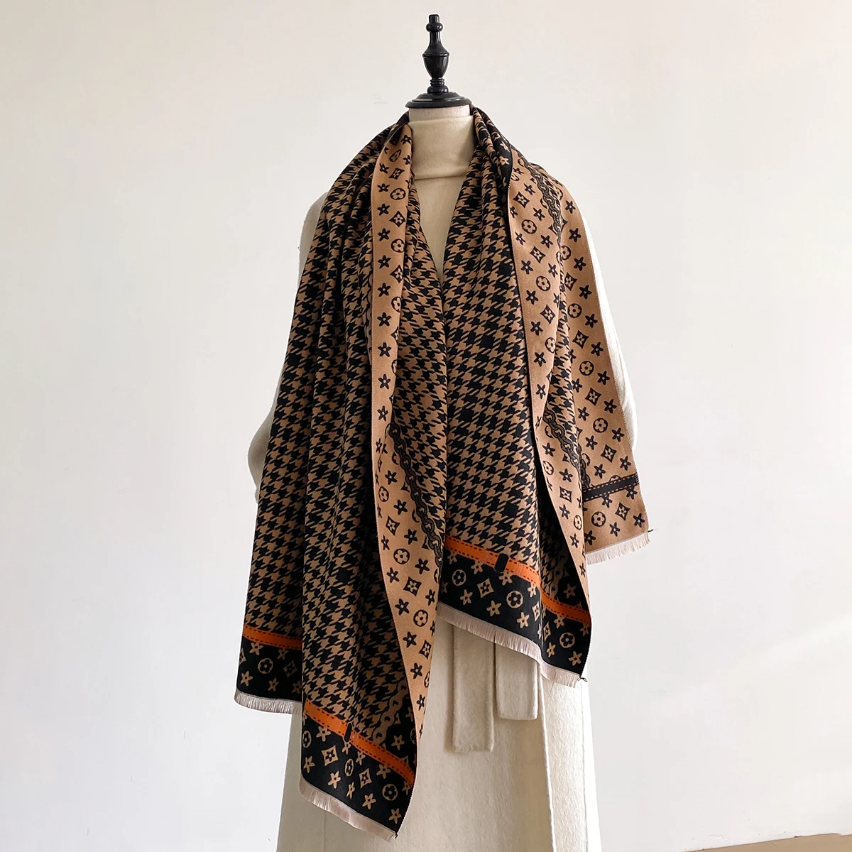 New Elegance Houndstooth Print Scarf Soft Warm Fringe Pashmina Jacquard Shawl Autumn and Winter Coldproof Windproof Blanket