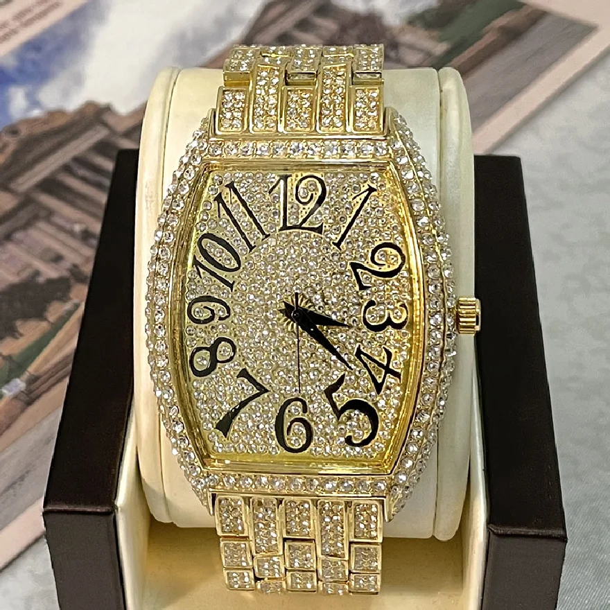 

Hip Hop Brand NEW Gold Quartz Watch For Men Luxury Full Moissanite Fshion Digital Watches Waterproof Sports Big Dial Clocks Mal