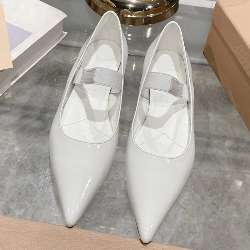 Рисунок 2 - Женские кожаные туфли с острым носком