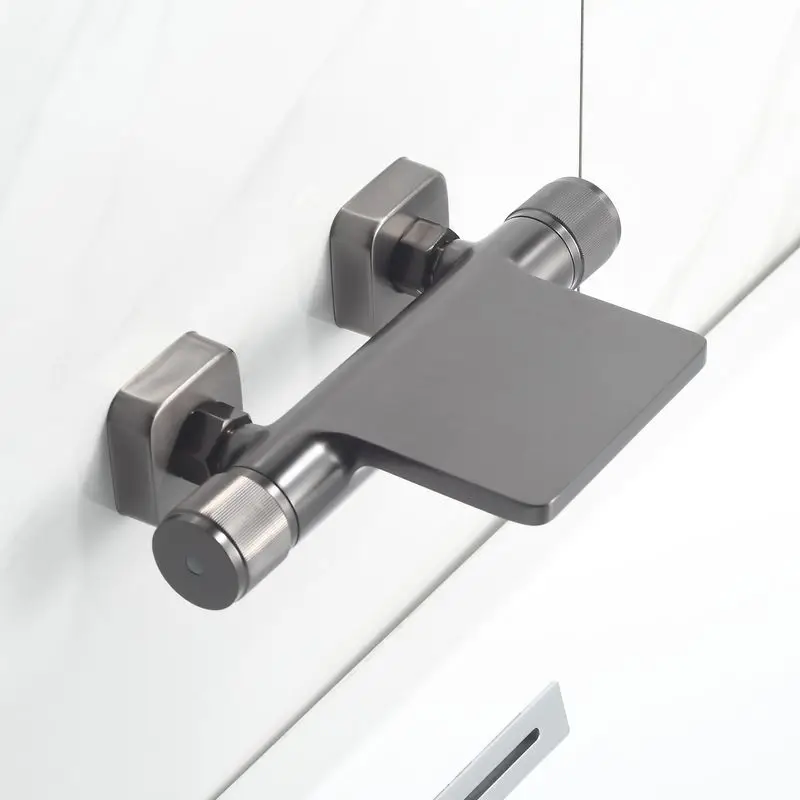 ก๊อกน้ำอ่างอาบน้ำทองเหลือง, ก๊อกน้ำร้อนและน้ำเย็นแบบสองมือจับสีดำติดผนัง, ฝักบัวแบบติดผนังไหลแรงแบบน้ำตก 1