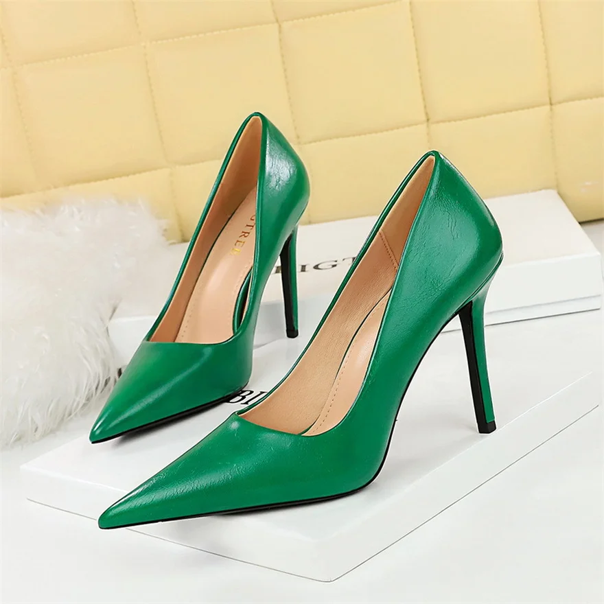 

Retro Style Fashionable And Simple Ultra-High Heels Thin Heels Shallow Mouth Pointed Toe Sexy And Slimming Single Shoes