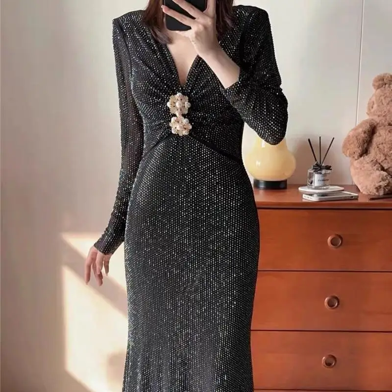 

Vintage Luxury Long Sleeve Black V-Neck Hot Diamond Dress High Waist Cinching Slim Effect Evening Buttocks Wrapped Long Dress