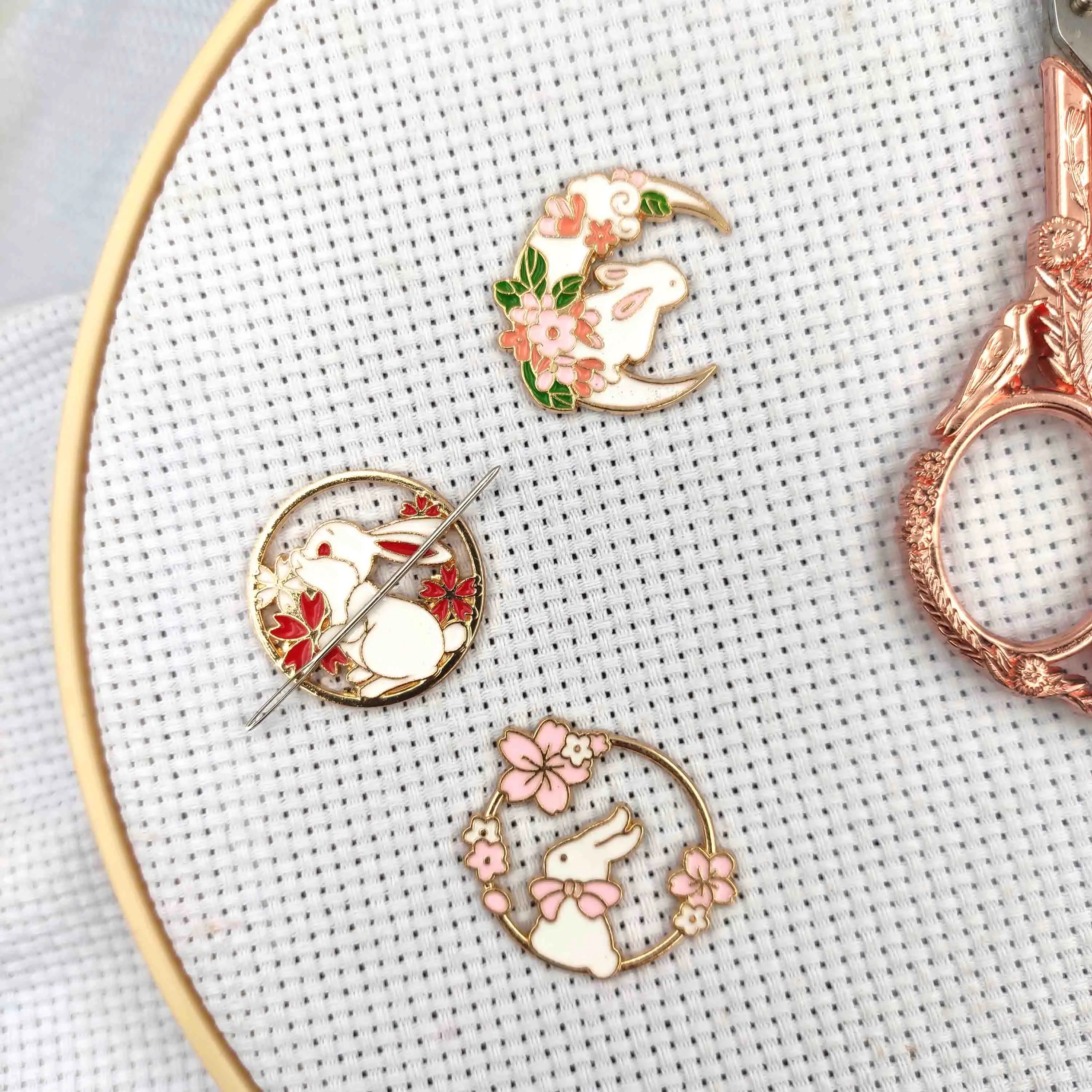 Needle Minder for Cross Stitch Magnetic Needle Keeper Finder Cute Rabbit Sewing Magnet Embroidery Accessories Cross Stitch Tools