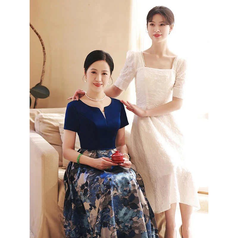 Navy Blue Mother Of The Bride Dresses Elegant Scoop Neck A-Line Tea-Length Satin Women Wedding Party Gowns
