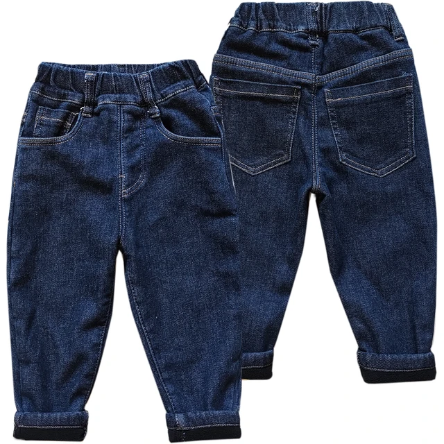 Dunkle Gefütterte Jeans