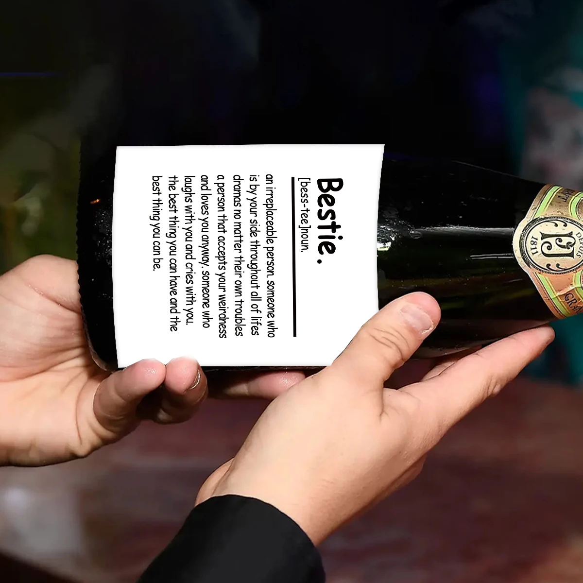 Regalo Addio Colleghi – Bicchiere Vino 450 Ml Con Portachiavi E Figuretta, Personalizzato Per Compleanno, Pensionamento O Nuovo Lavoro