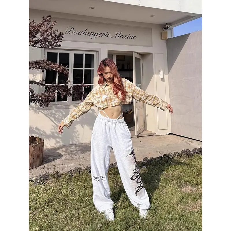 Рисунок 2 - Винтажные спортивные брюки QWEEK Y2K