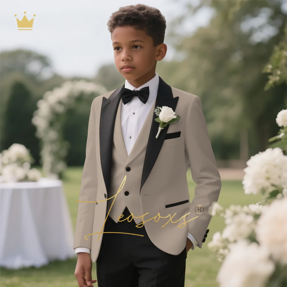 חליפת טוקסידו מותאמת אישית לחתונות - עיצוב אלגנטי עם כיסוי חזה וג'קט, מושלמת לטקס ולקבלה