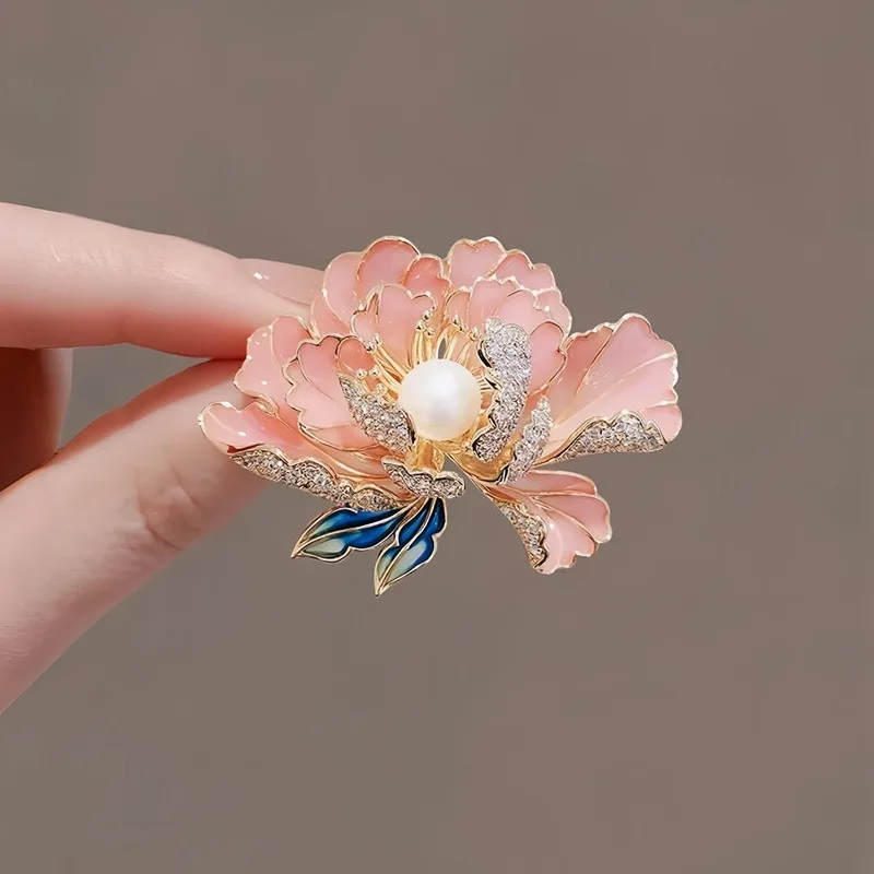 

Rinhoo Sweet Pink Blue Peony Flower Brooch For Women Luxury Imitation Pearl Floral Pins Plant Enamel Badge Elegant Lady Jewelry