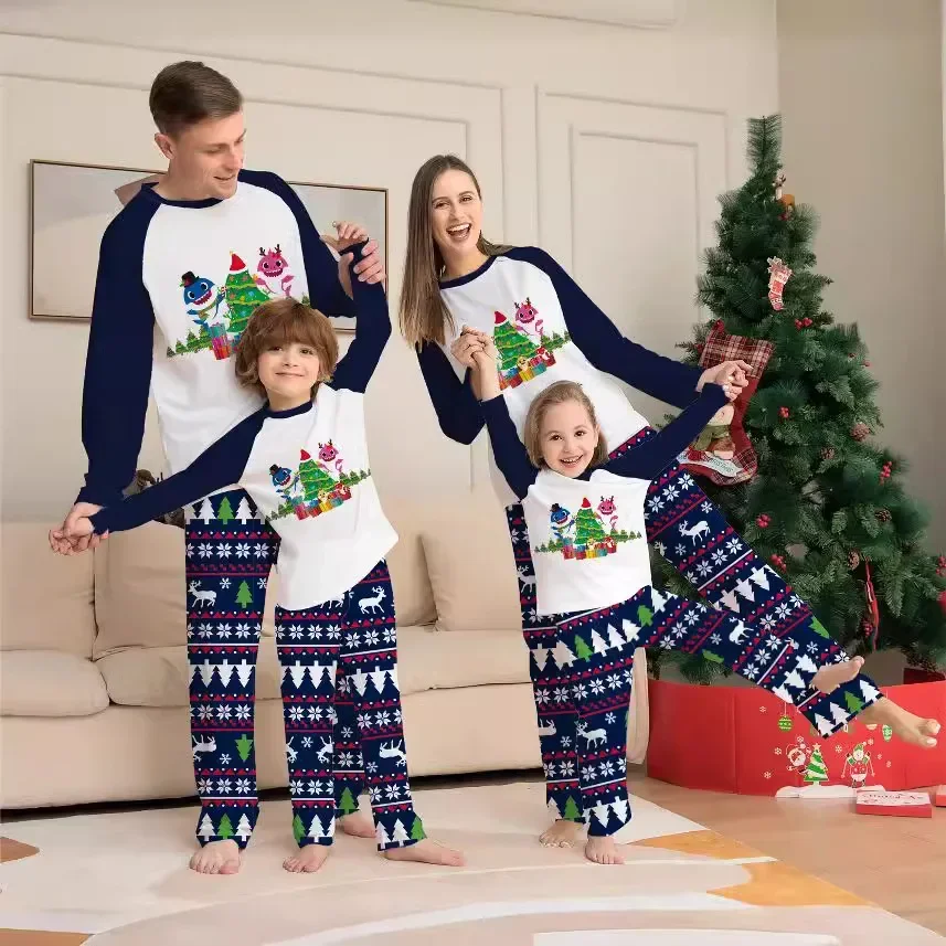 thumbnail image 2 of Conjunto de pijamas navideños a juego con estampado de Papá Noel de dibujos animados, ropa de estar por casa para padres e hijos, traje de 2 piezas, mameluco para bebé, aspecto familiar navideño, 2 of 5