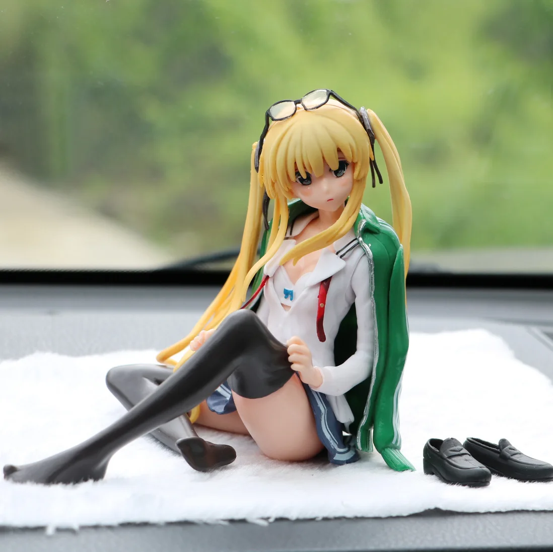 Tableau d\'affichage de voiture Anime Prada, posture assise, figurines d\'action de fille sexy, modèle de dessin animé, décor de véhicule, accessoires