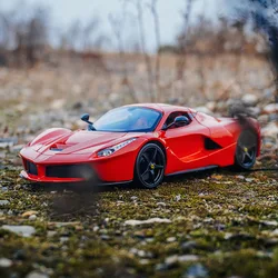 1: 18 Simulation Alloy Car Model Ferrari EVO Car Model Factory Authorized Ornament Collection Handsome Birthday Children Gift