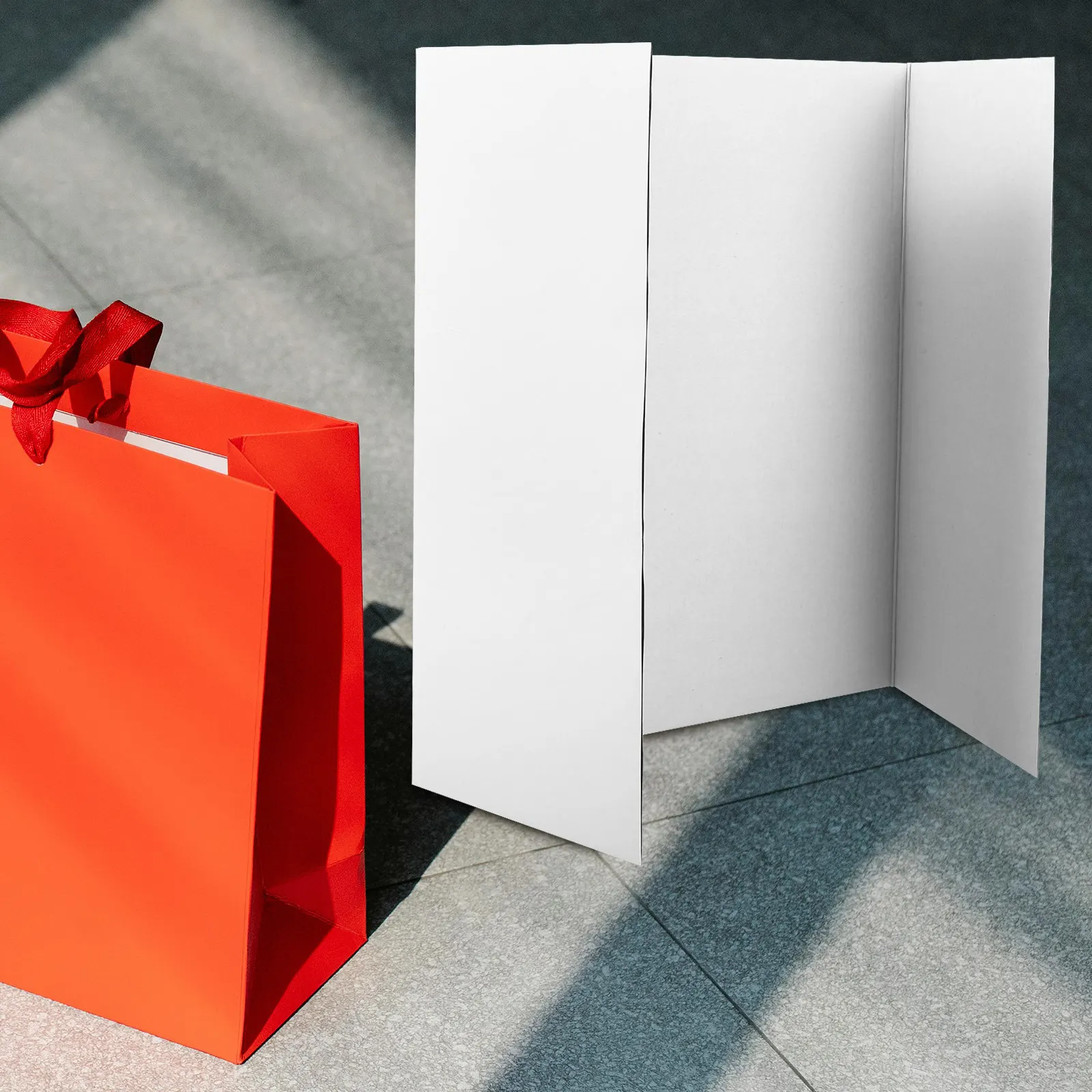 1세트 삼단 접이식 프레젠테이션 보드 전시회 및 교실용 다용도 접이식 디스플레이 접착 테이프가 있는 밝은 표면