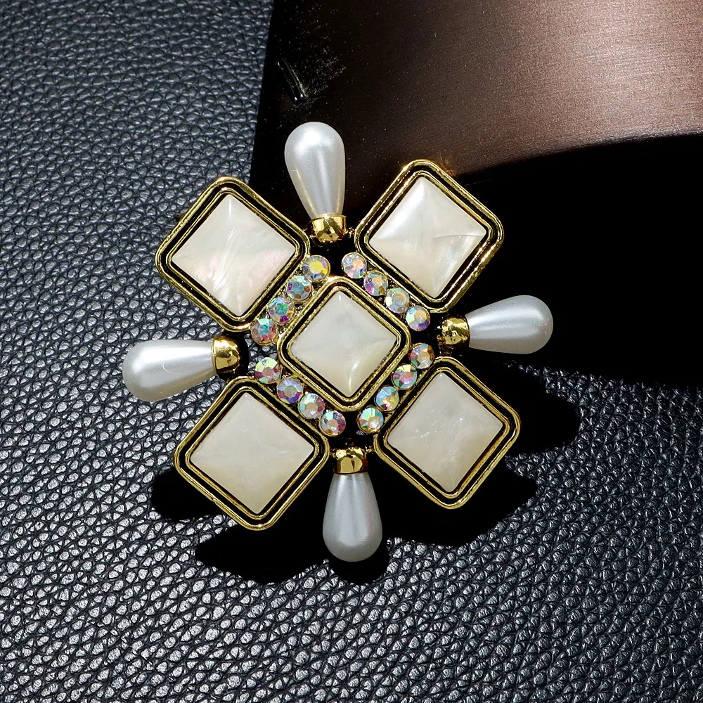 

Vintage Women Baroque pearl Cross Brooches Pins Retro Palace Classic Trendy Jewelry Accessories Design Gold Color Brooch Pin