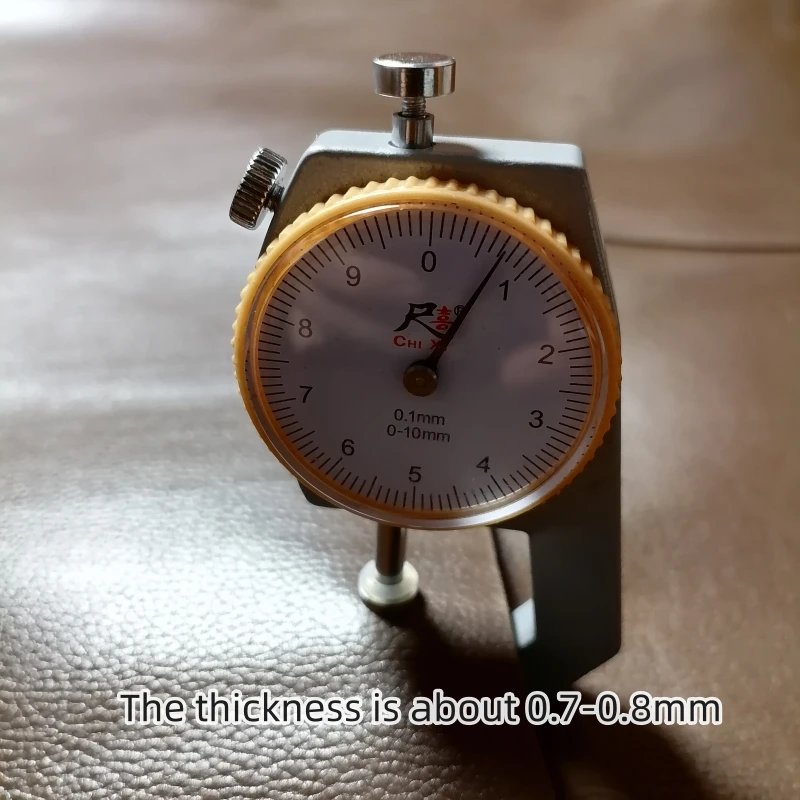 다크 브라운 태아 송아지 피부, 0.8mm 첫 번째 레이어 가죽. 진짜 가죽 원단. 가죽 의류용 수제 DIY 전체 소가죽 컷