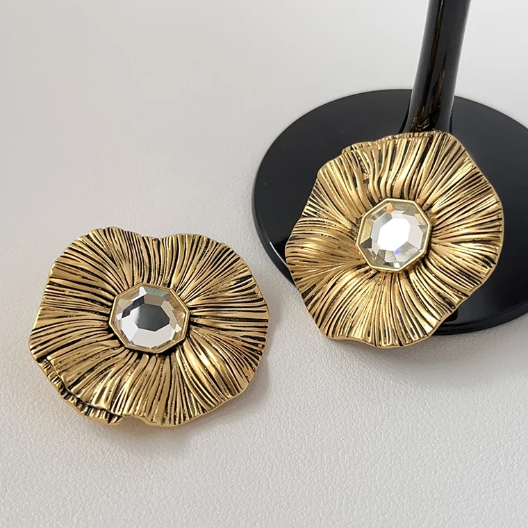

Vintage does old gilt flower stereo sense flower wave flash drill ear clip