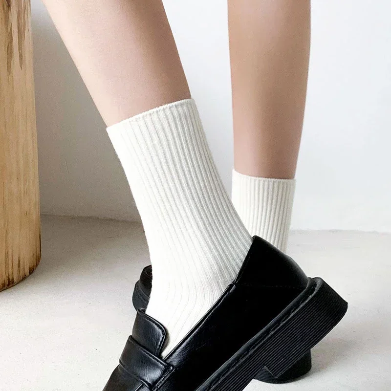 

3 Pairs Lot Women Socks Cotton Retro Crew Tube Solid Color Winter Fashion Hajuruku Black White Set Quality Loose Korea Long Cute