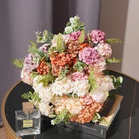 Kunstige blomster i silke – perfekt til scrapbook og hobby