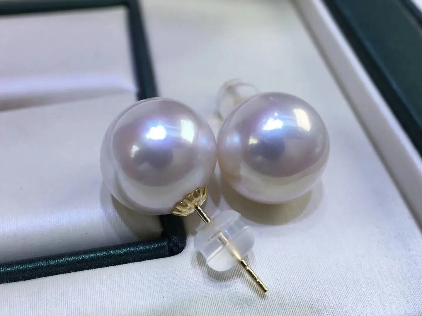 

Gorgeous AAAAA 10-11mm south sea Round WHITE pearl earring 18K GOLD / AU750