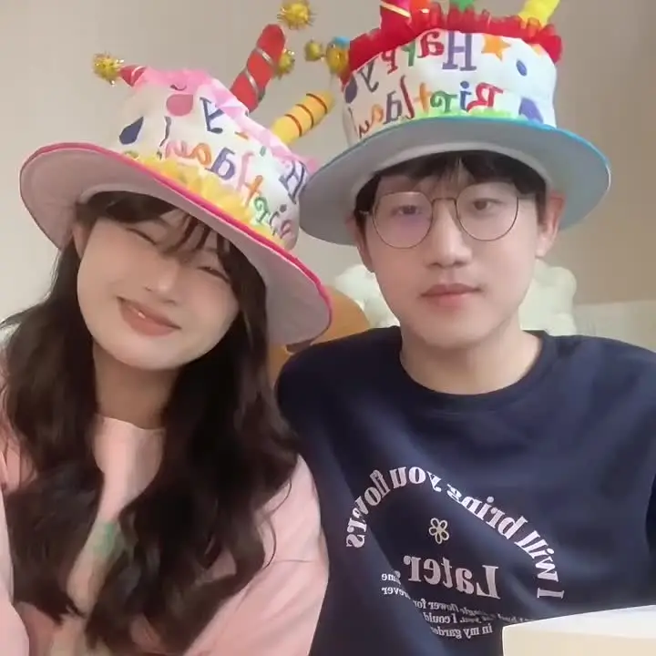 Cappello a forma di Torta di Compleanno con Candeline, Adulto