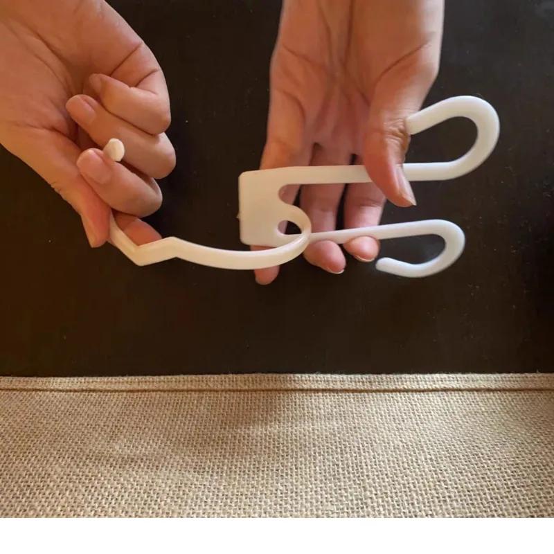 50pcs/lot Plastic Slipper Hanger Hook Plastic Supermarket Cotton-padded Shoes Sandals Hanging Shoe Hanger Display Rack 10x16cm 4