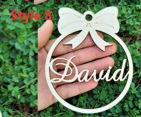 thumbnail image 1 of Diferentes nombres personalizados, decoraciones navideñas con forma de copo de nieve para el hogar, tarjeta de lugar con nombre grabada con láser, decoración navideña, 1 of 5
